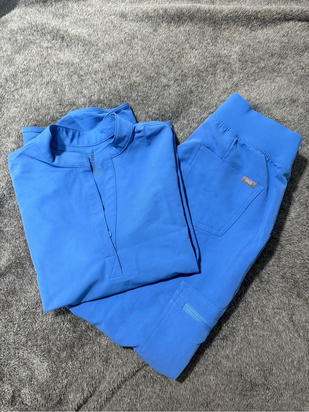 FIGS Ceil Blue Bundle - Catarina (S) and Jogger (M)